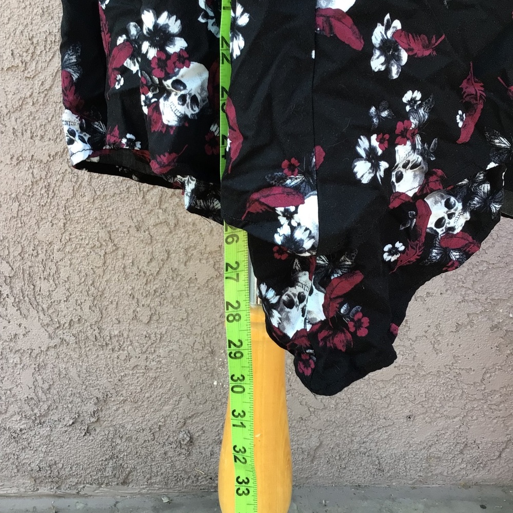 Torrid Skull and Flowers Challis Top - Picture 6 of 11